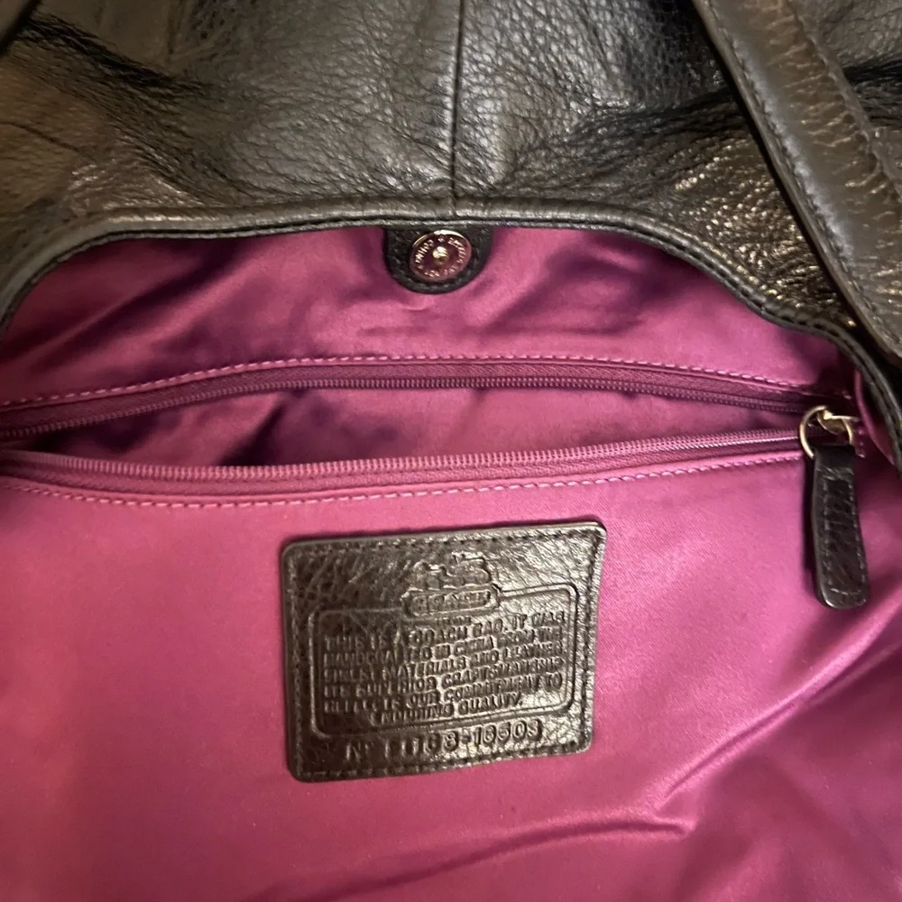 Coach Elegant Black Leather Shoulder Bag - Picture 8 of 10
